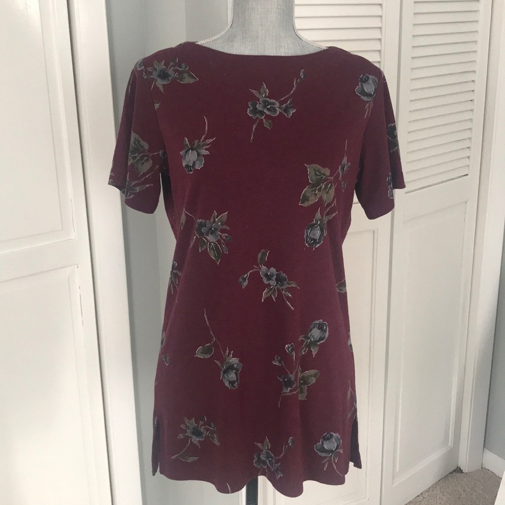 🌺 Jaclyn Smith Long Top